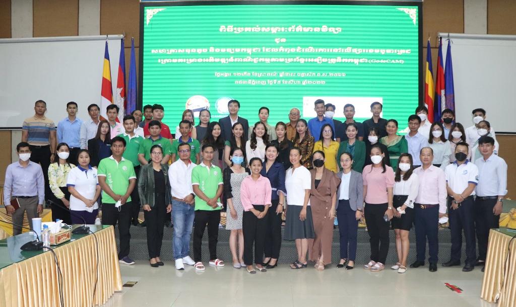 the-granting-event-of-basic-it-equipment-for-the-needs-of-small-and-medium-enterprises-registered-with-cambodiatrade-event-photo
